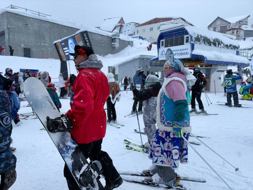 «Настоящая русская зима здесь!»: «Шерегешфест» 2025 открыл юбилейный 45-й горнолыжный сезон