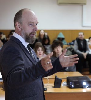 В Новокузнецке студенты встретились с ветераном СВО