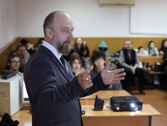 В Новокузнецке студенты встретились с ветераном СВО