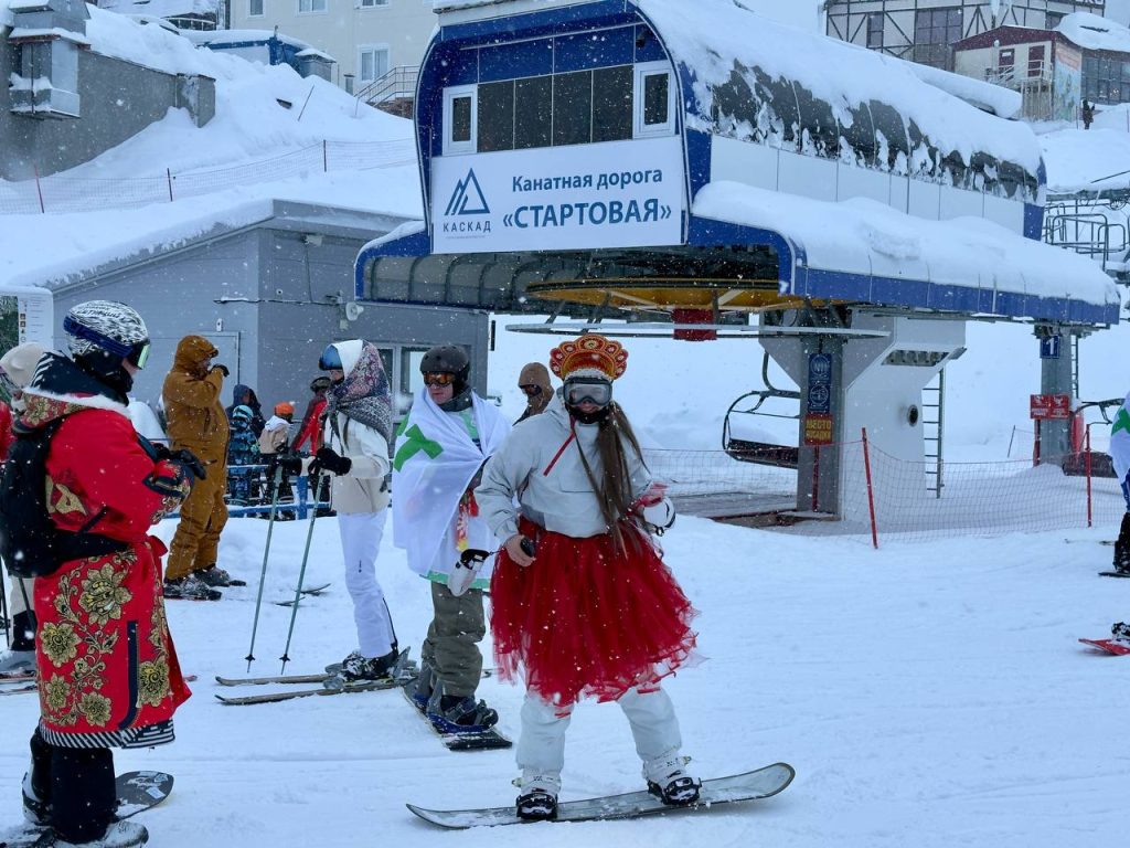 «Настоящая русская зима здесь!»: «Шерегешфест» 2025 открыл юбилейный 45-й горнолыжный сезон