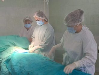 Медики в Мариинске избавили пациентку от огромной опухоли