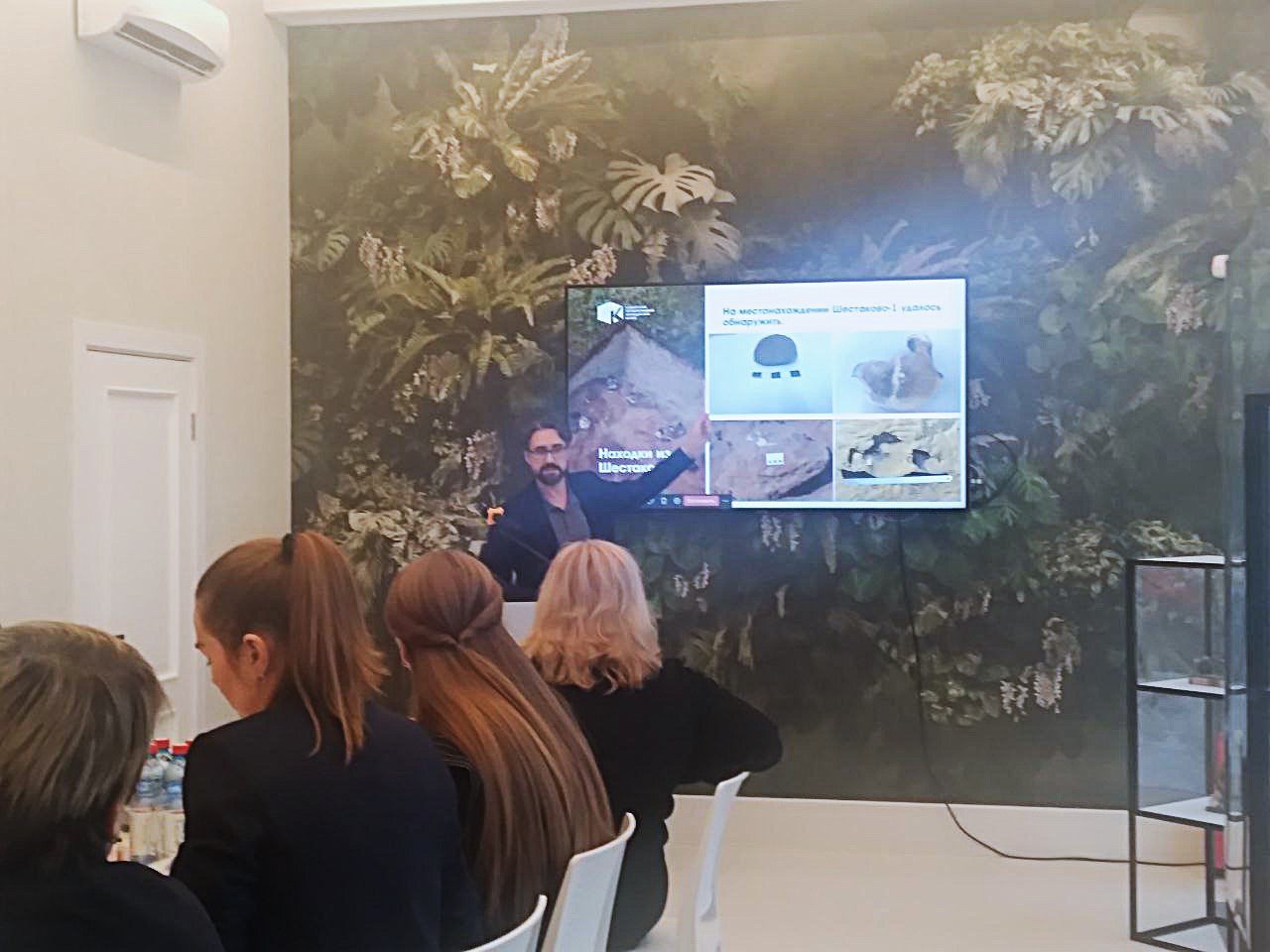 Новые динозавры и самый древний янтарь: что ученые нашли в Шестаково этим летом