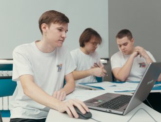 В Междуреченском горностроительном техникуме открылась новая мультимедийная аудитория