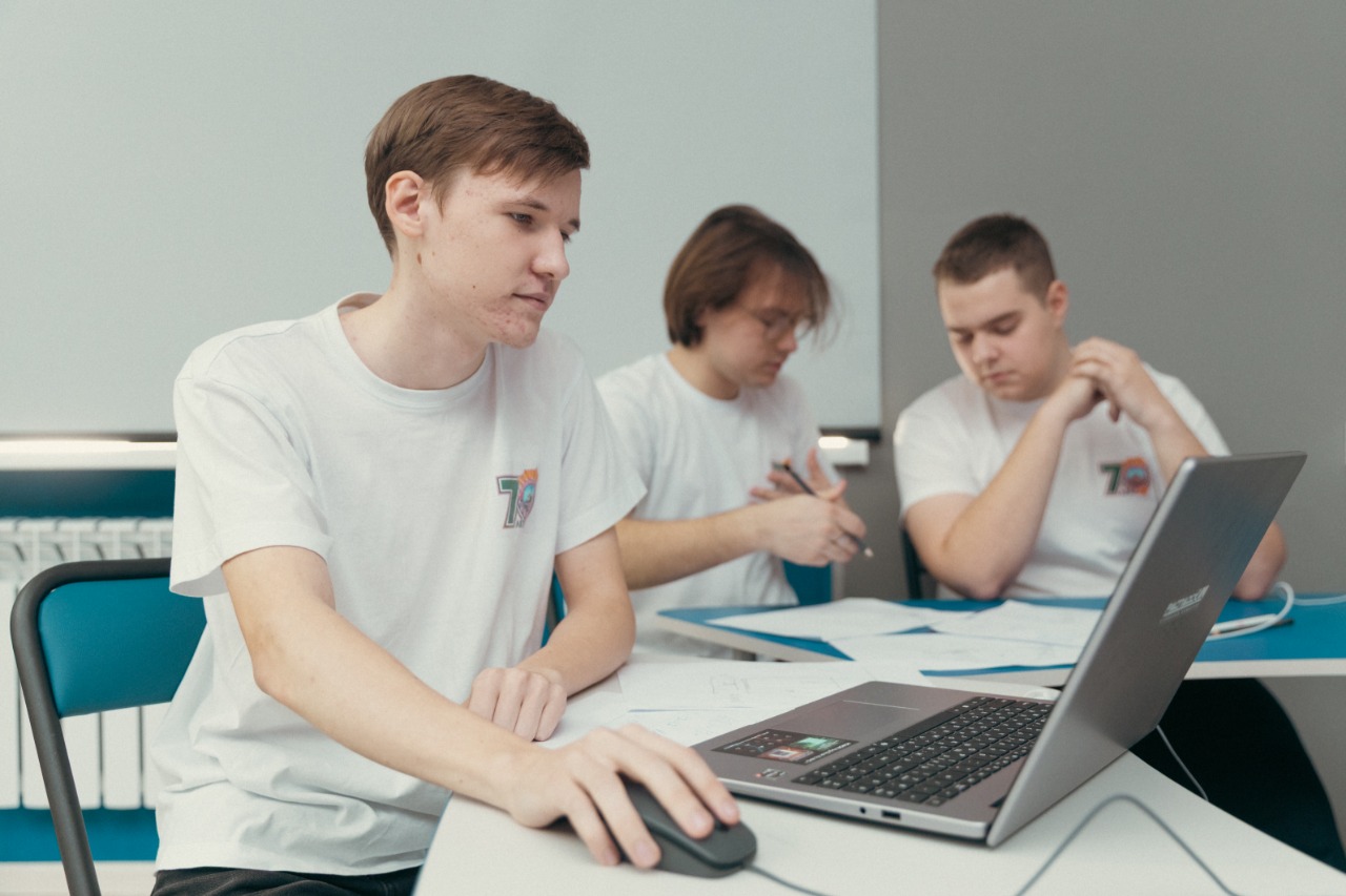 В Междуреченском горностроительном техникуме открылась новая мультимедийная аудитория