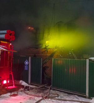 В Кемерове загорелся частный дом из-за проблем с печкой