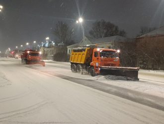 Губернатор Кузбасса поручил главам территорий бросить все силы на уборку снега