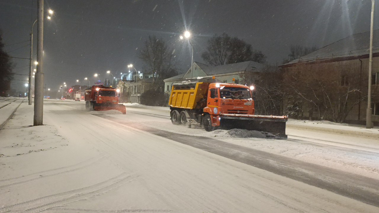 Губернатор Кузбасса поручил главам территорий бросить все силы на уборку снега