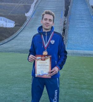 Кузбассовец выиграл бронзу этапа Кубка России по прыжкам на лыжах с трамплина