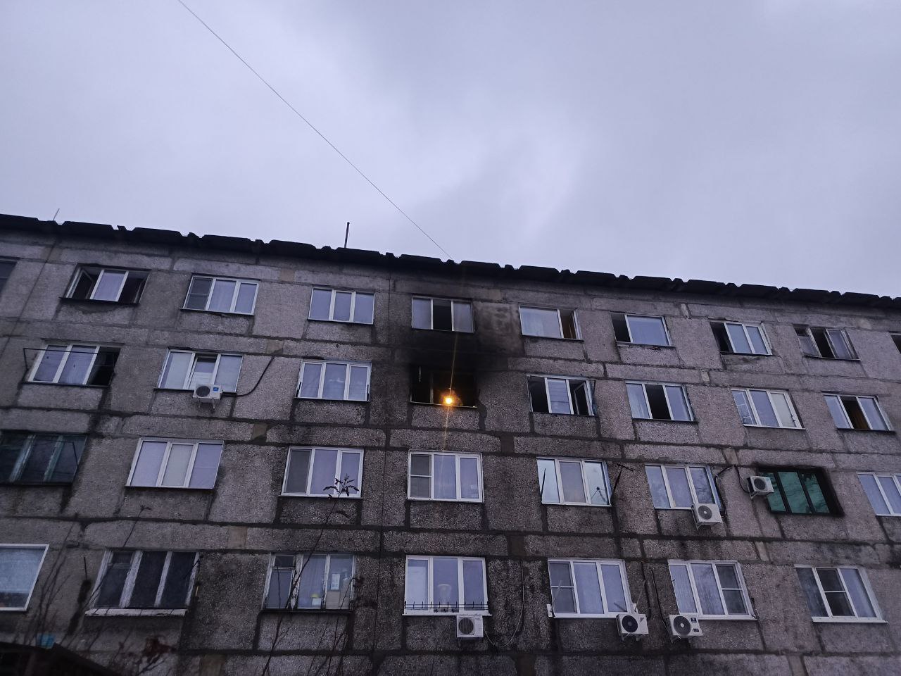 Следователи проводят проверку по факту гибели человека на пожаре в Новокузнецке