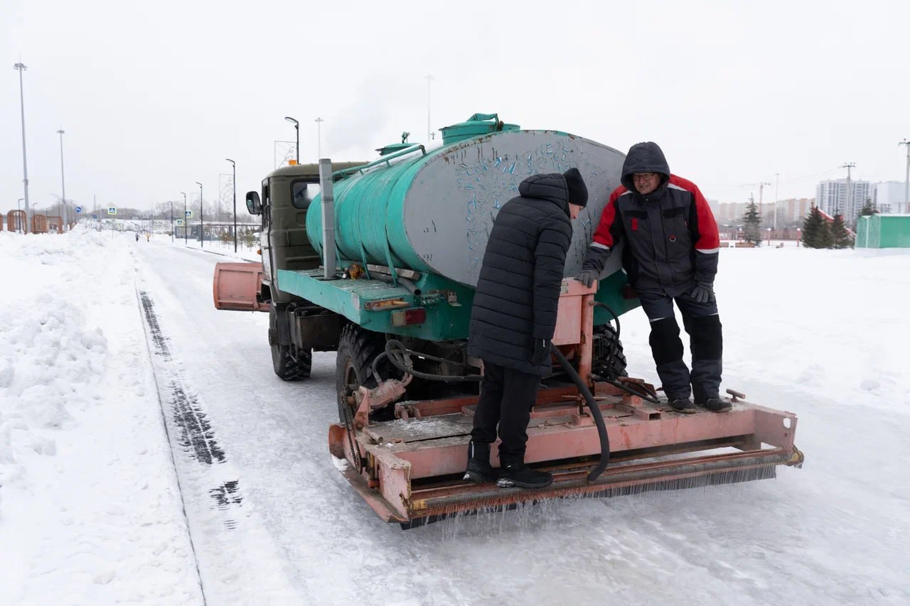 В Кемерове начали заливать популярные катки