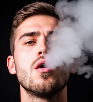 Геннадий Онищенко сообщил, что курение ежегодно уносит жизни около 400 тысяч россиян