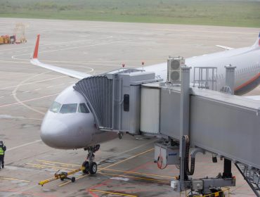 Транспортная прокуратура взяла на контроль задержки авиарейсов в Кемерове и Новокузнецке