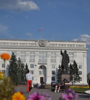 Илья Середюк поздравил кузбасских женщин с Днем матери