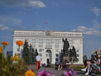 Илья Середюк поздравил кузбасских женщин с Днем матери