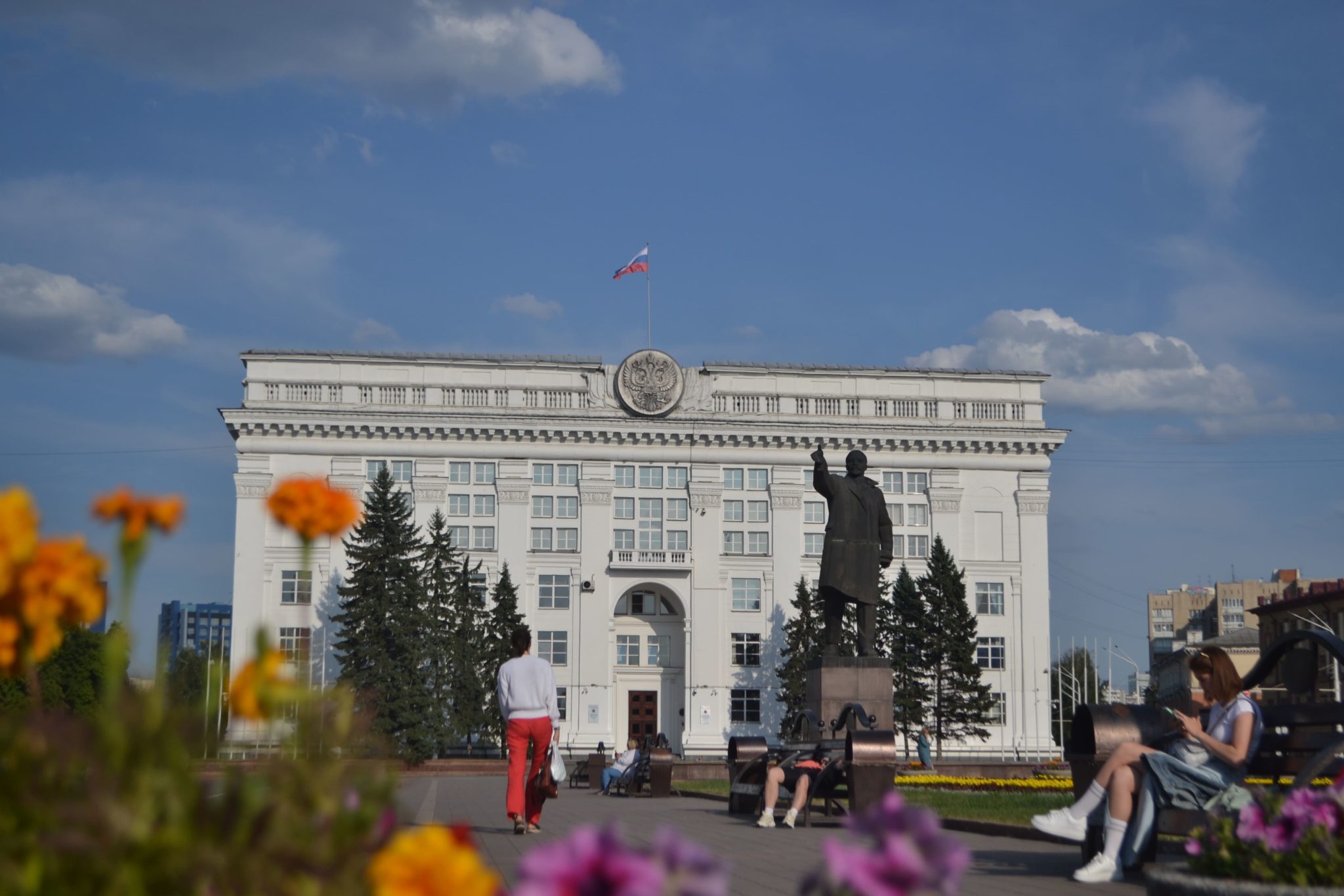 Илья Середюк поздравил кузбасских женщин с Днем матери