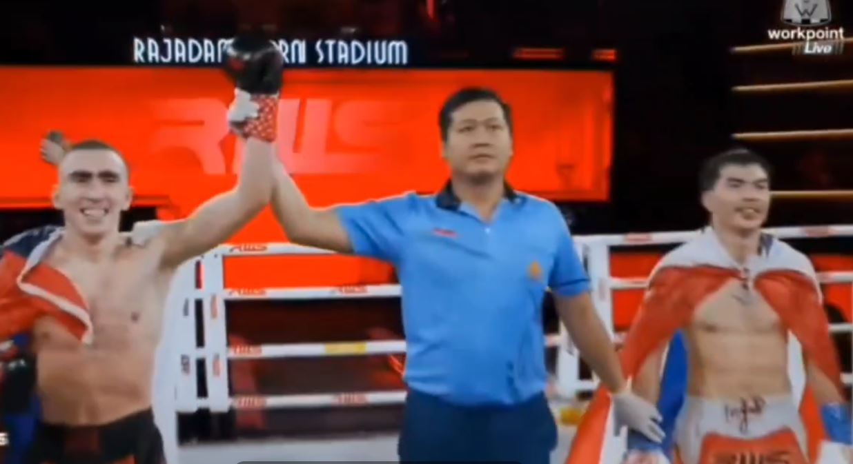 Кузбассовец Егор Бикрев в непростом поединке одолел тайца Чая