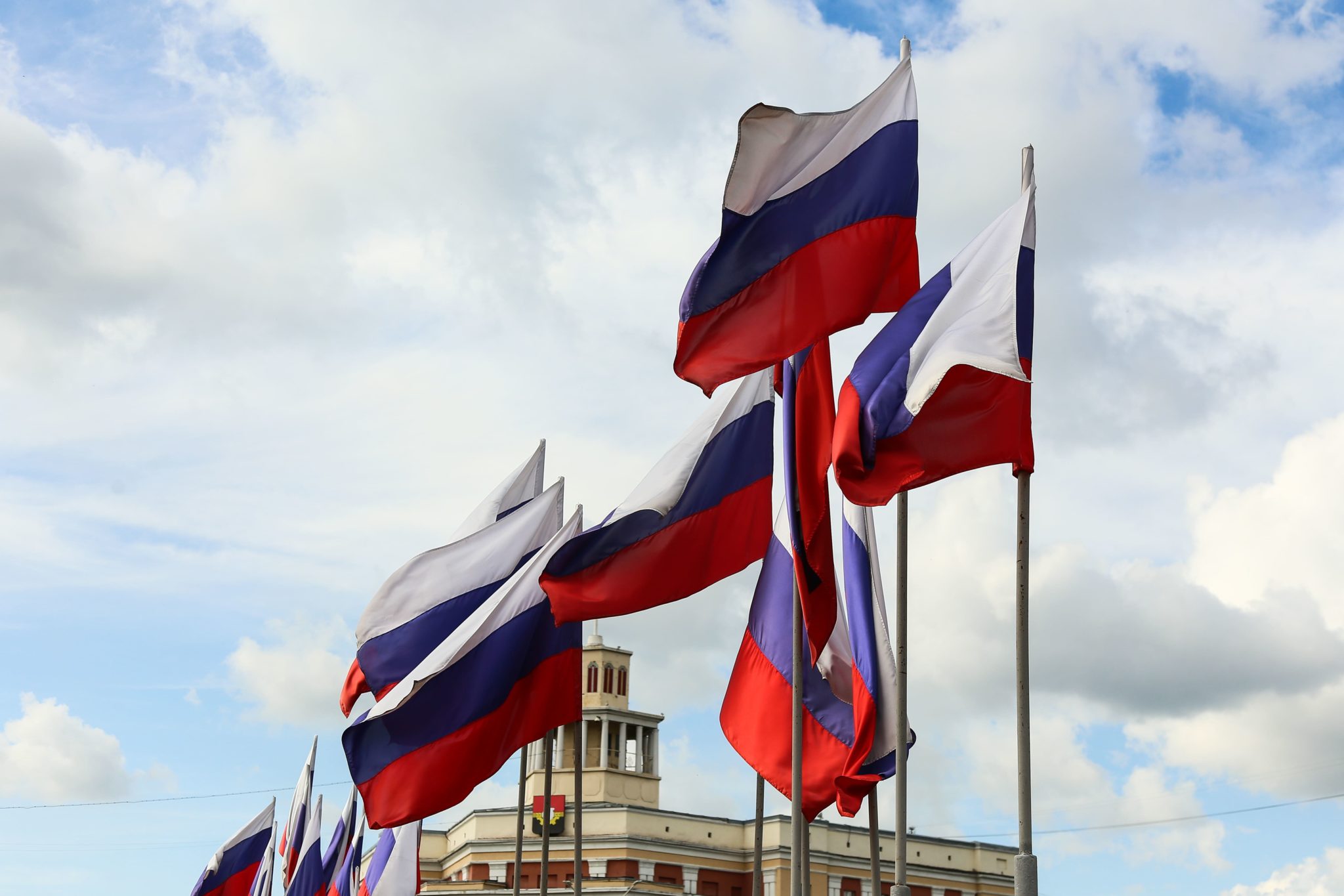 Губернатор Кемеровской области поздравил жителей региона с Днем Конституции