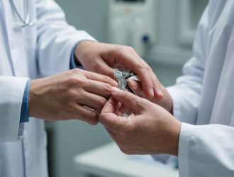 Минздрав уточнил сроки и условия наставничества для выпускников медвузов