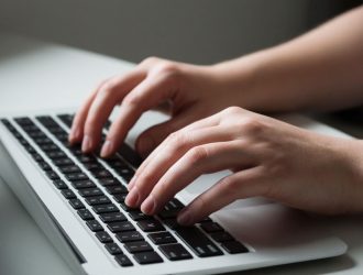 Каждый десятый россиянин обращается к ИИ для самодиагностики — опрос