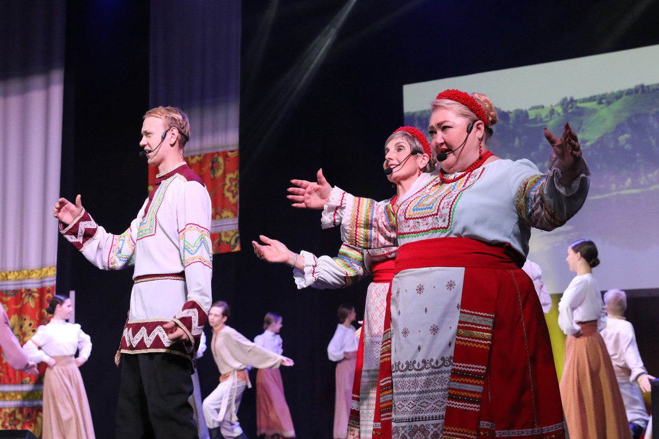 День народного единства в Кузбассе стал грандиозным этнофестивалем