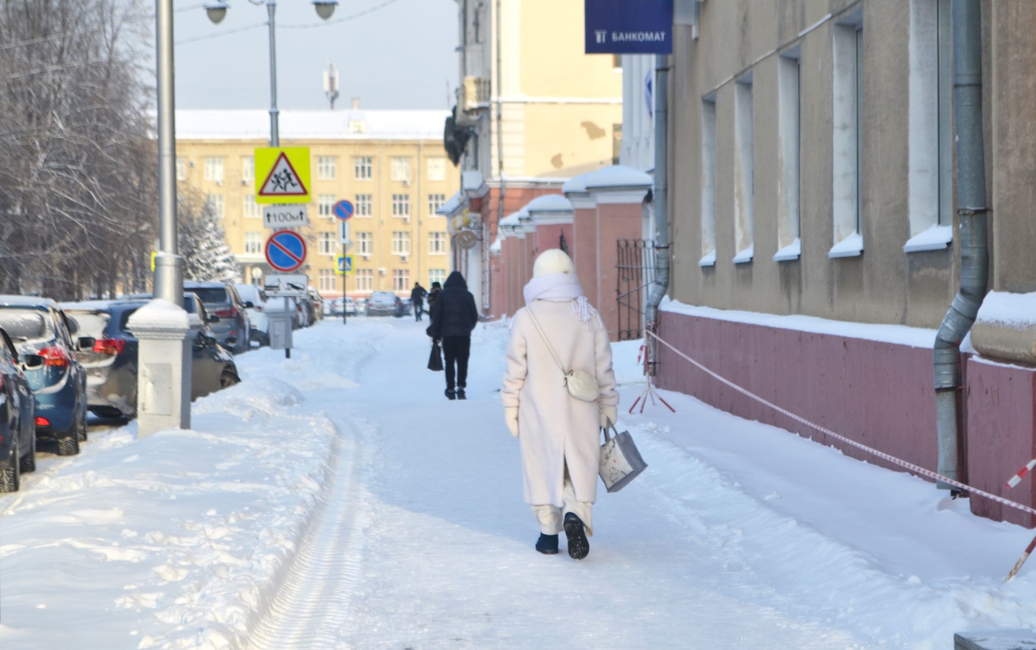 Кузбасским школьникам напомнили, при каких холодах можно не ходить на учебу