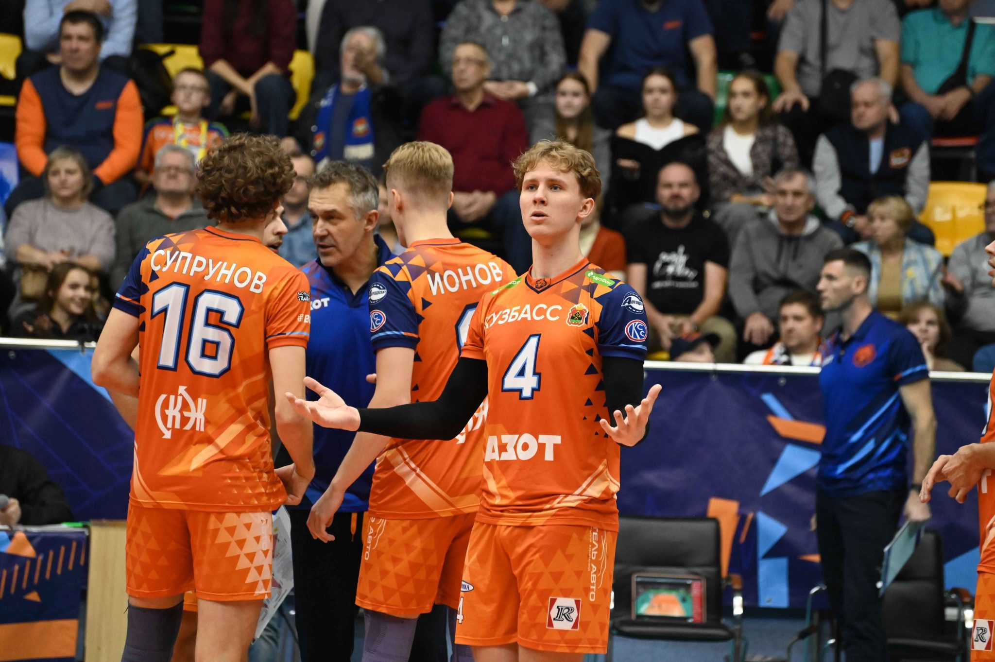 Волейбольный «Кузбасс» сражался, но уступил «Горькому» в 6 туре Суперлиги