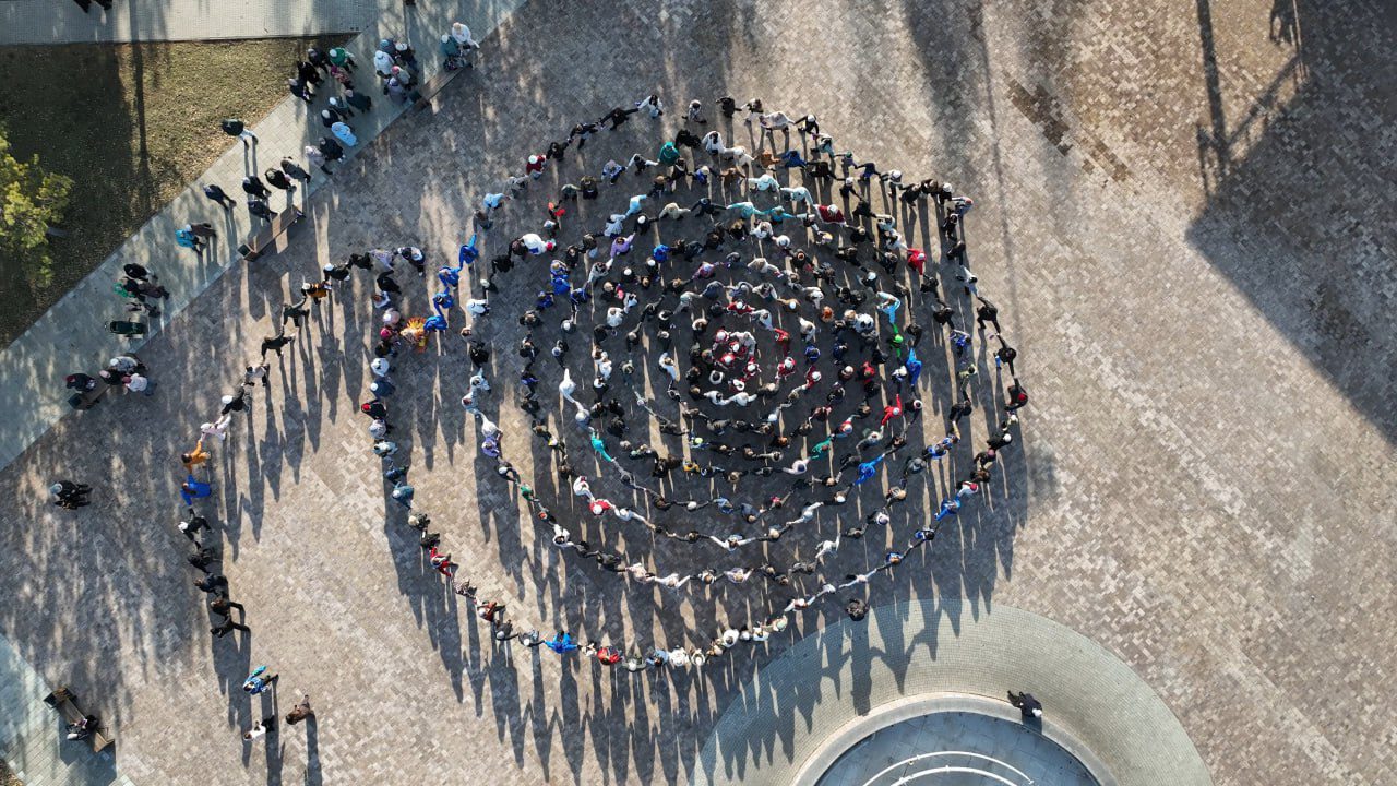 В Белове порядка 500 человек собрались в «Хоровод дружбы»