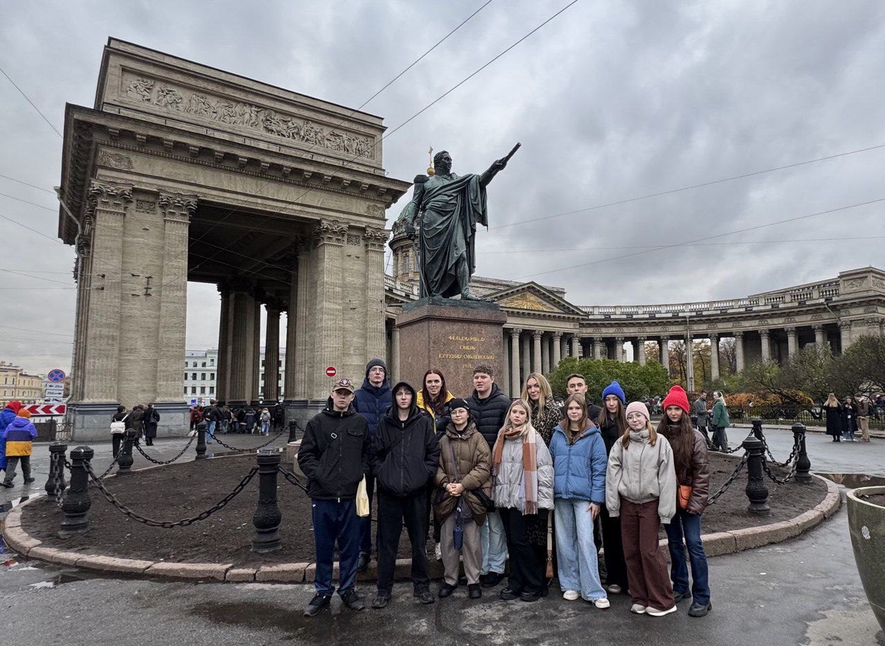 Новокузнецких школьников, победивших в конкурсах, наградили поездкой в Санкт-Петербург