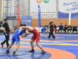 Юниоры Кузбасса завоевали медали всероссийских соревнованиях по вольной борьбе