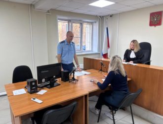 В Новокузнецке упавшей в колодец 4-летней девочке предприятие заплатит компенсацию