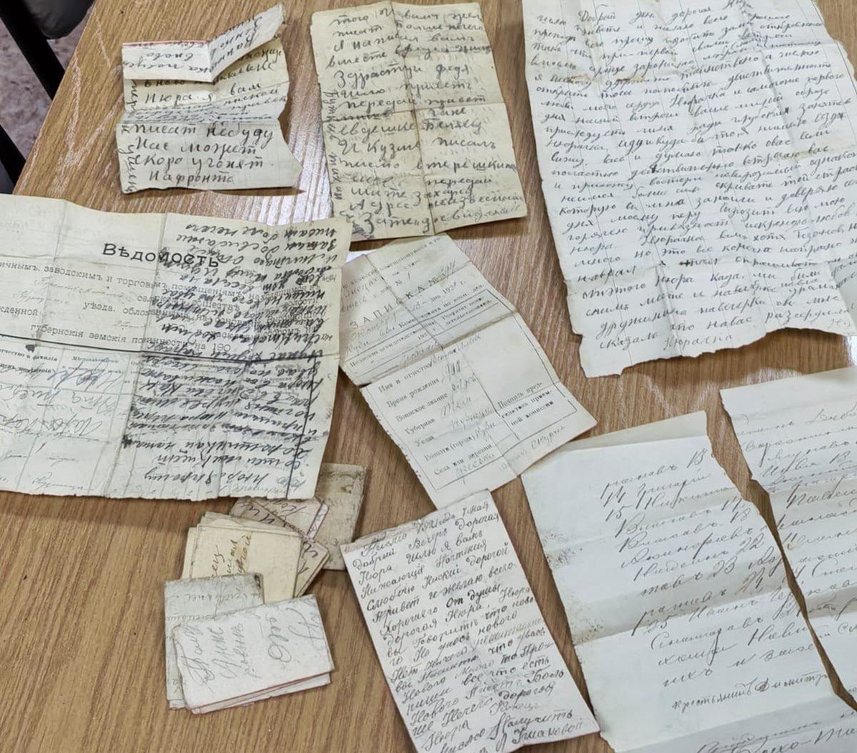 История в письмах: документы и любовные послания начала XX века случайно нашли в старом доме Новокузнецка