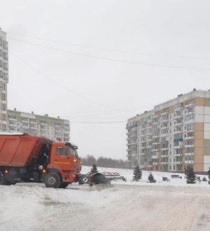 Автолюбителей в Новокузнецке просят не оставлять машины на проезжей части, чтобы не мешать уборке дорог