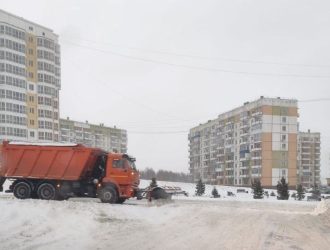Автолюбителей в Новокузнецке просят не оставлять машины на проезжей части, чтобы не мешать уборке дорог