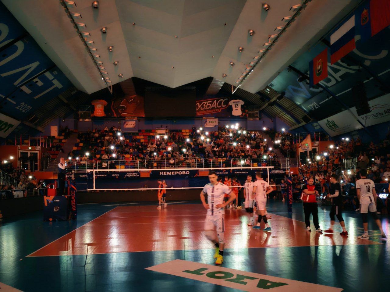 Свет отключился во время волейбольного матча между «Кузбассом» и «Горьким»