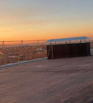 В Новокузнецком округе подрядчик затянул с ремонтом крыши и был оштрафован за неубранный мусор