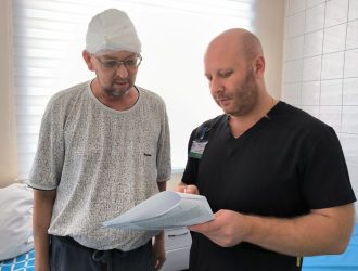 Новокузнецкие нейрохирурги спасли пациента, удалив крупную опухоль головного мозга