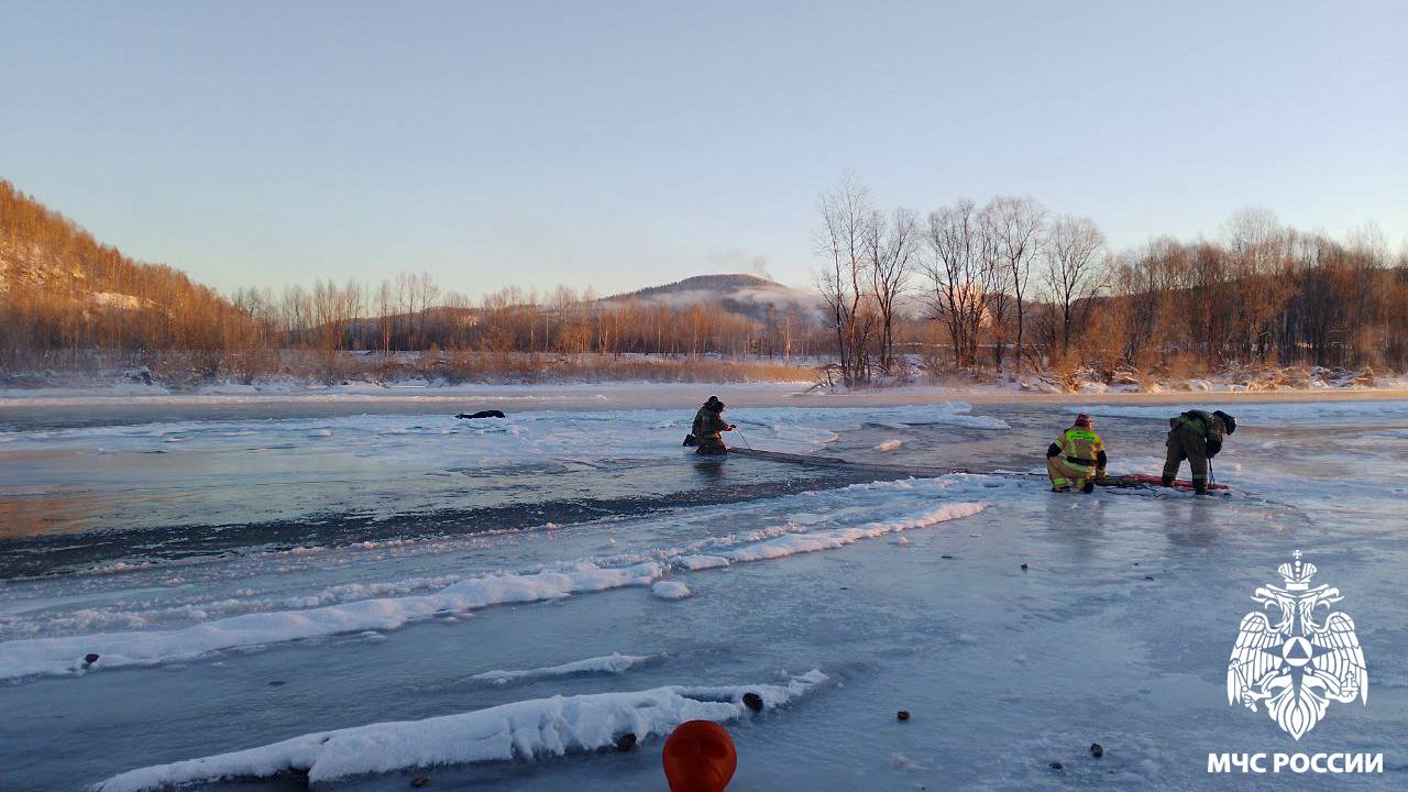 Жительница Междуреченска едва не уплыла на отколовшейся льдине  