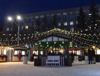 Кемерово «наряжают» в новогодние декорации