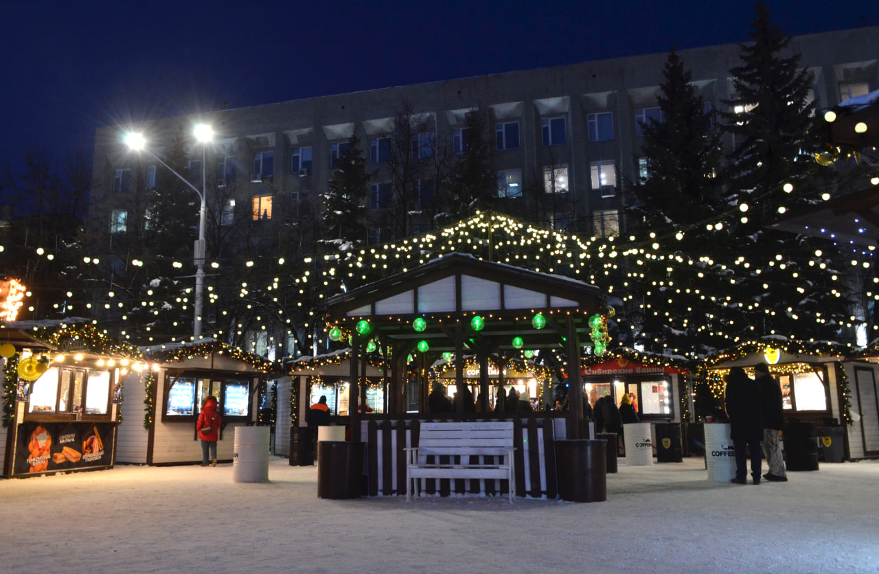 Кемерово «наряжают» в новогодние декорации