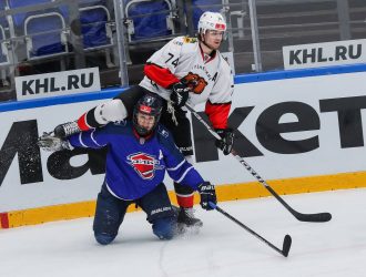 «Кузнецкие Медведи» одолели «Чайку» в буллитной серии