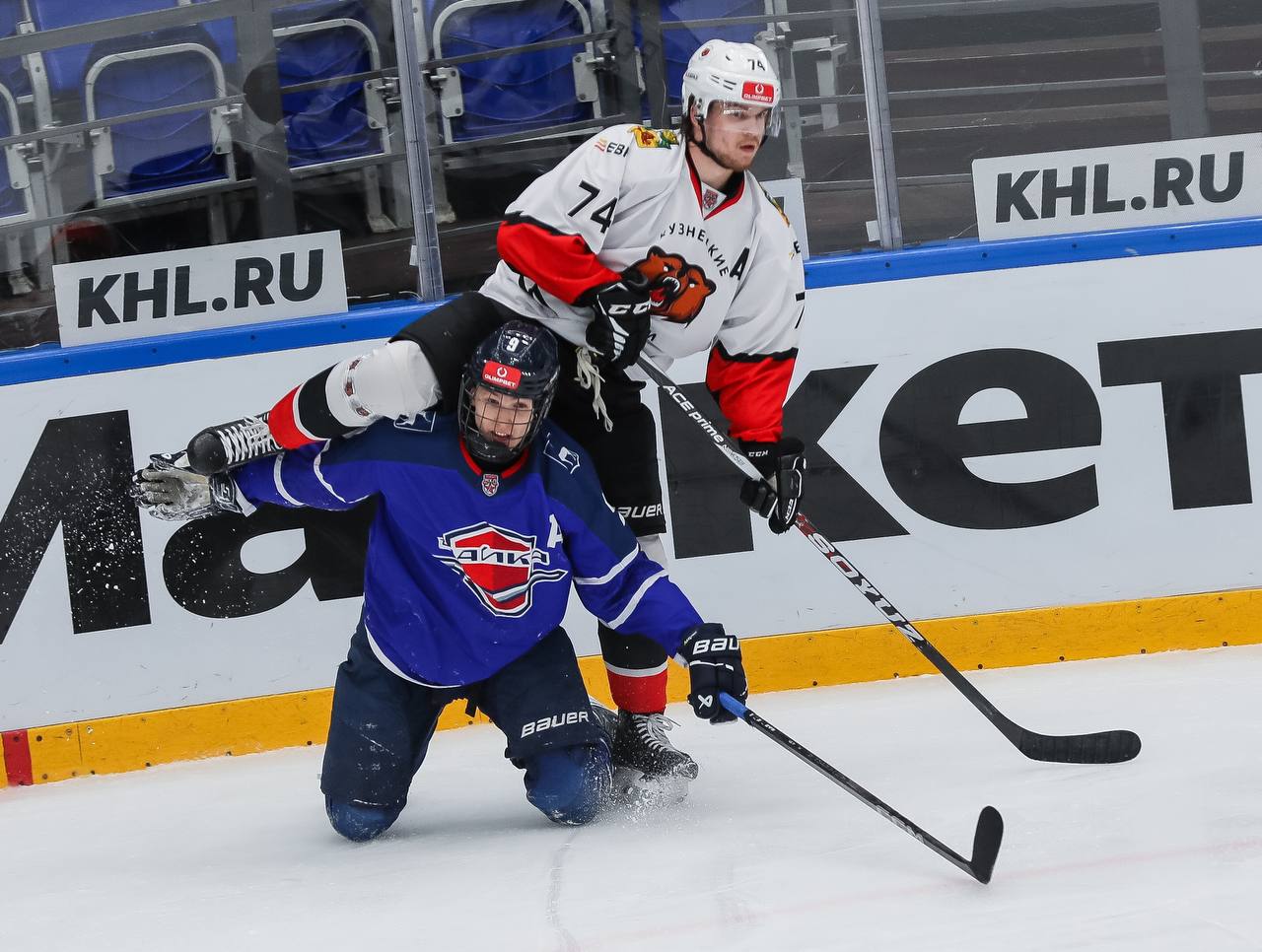 «Кузнецкие Медведи» одолели «Чайку» в буллитной серии