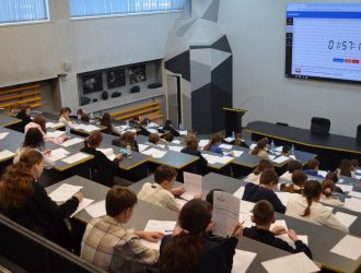 330 школьников, их родителей и педагогов стали участниками традиционного «Химического праздника»