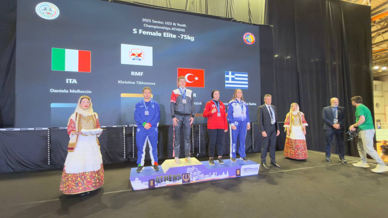 Кузбассовцы завоевали 11 медалей чемпионата и первенства Европы по муайтай в Афинах