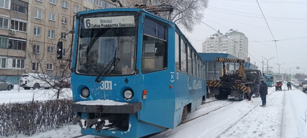 В Новокузнецке трамвай сошел с рельсов