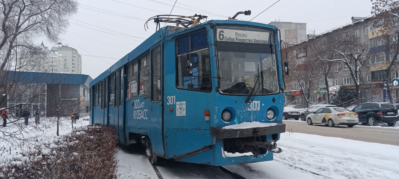 В Новокузнецке трамвай сошел с рельсов