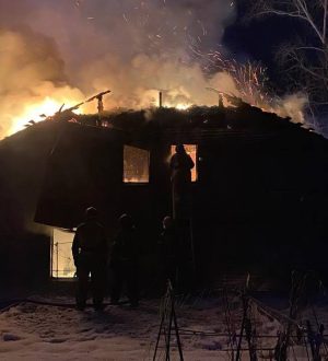 Пожар уничтожил жилой дом в Новокузнецке