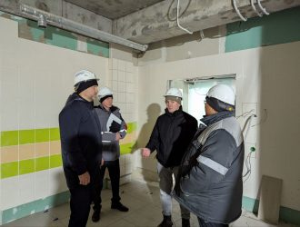 Строители детской поликлиники в Белове не укладываются в график