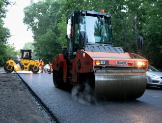 В Калтане в 2,5 раза снизили минимальный гарантийный срок по ремонту дороги