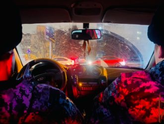 Ранила гостя кухонным ножом: в Киселевске задержали подозреваемую женщину