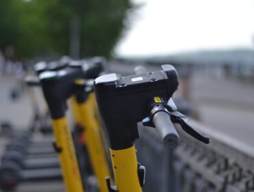 В Госдуме предлагают добавить кикшеринг и другие сервисы в белые списки